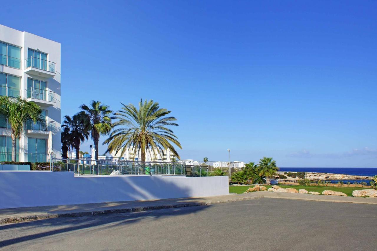 Laila - Coralli Beachfront Apartment โปรทาราส ภายนอก รูปภาพ