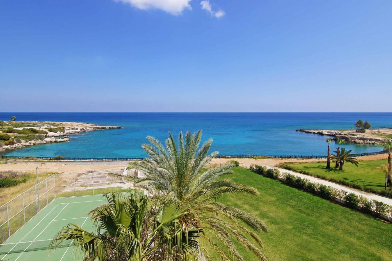 Laila - Coralli Beachfront Apartment โปรทาราส ภายนอก รูปภาพ