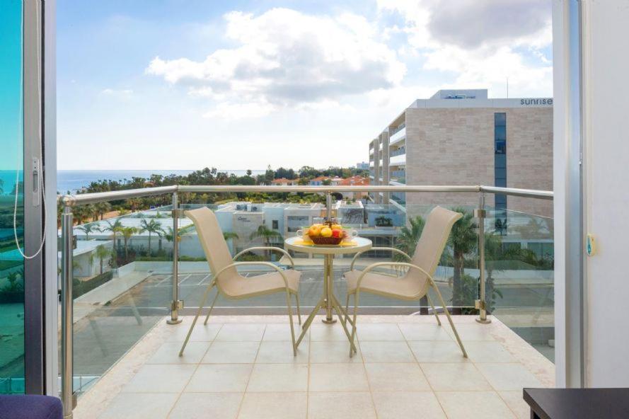 Laila - Coralli Beachfront Apartment โปรทาราส ภายนอก รูปภาพ