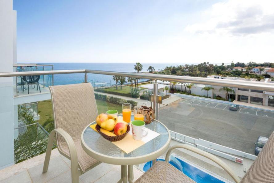 Laila - Coralli Beachfront Apartment โปรทาราส ภายนอก รูปภาพ