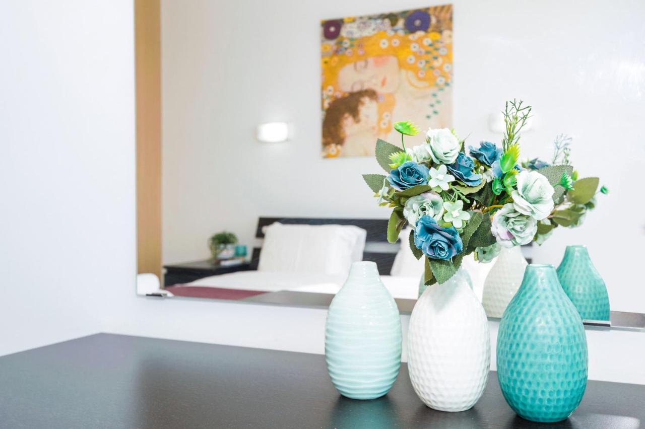 Laila - Coralli Beachfront Apartment โปรทาราส ภายนอก รูปภาพ