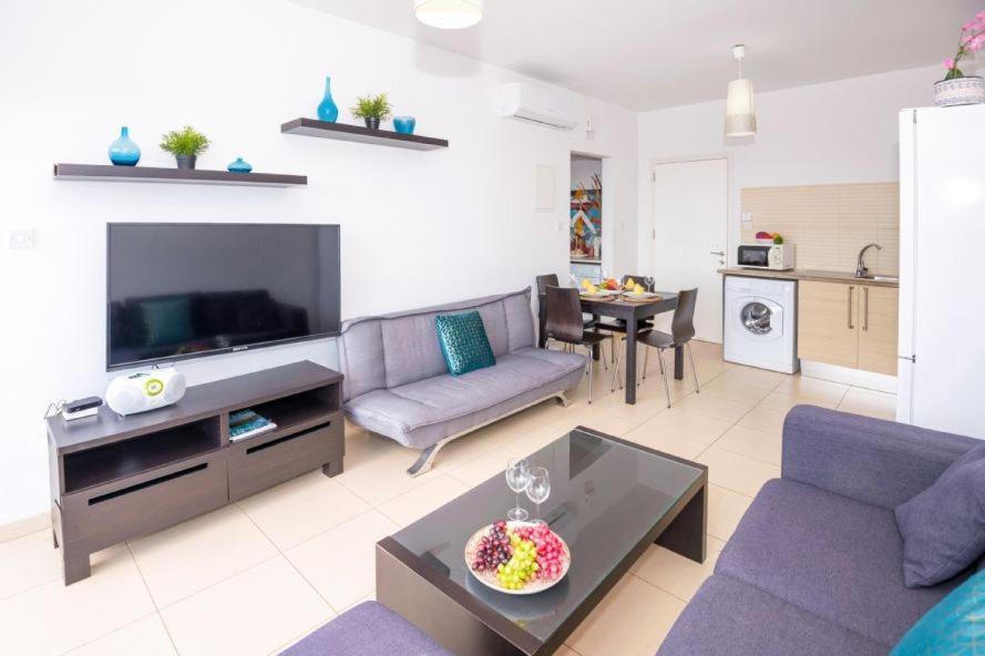 Laila - Coralli Beachfront Apartment โปรทาราส ภายนอก รูปภาพ
