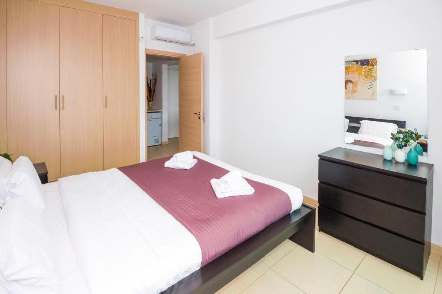 Laila - Coralli Beachfront Apartment โปรทาราส ภายนอก รูปภาพ